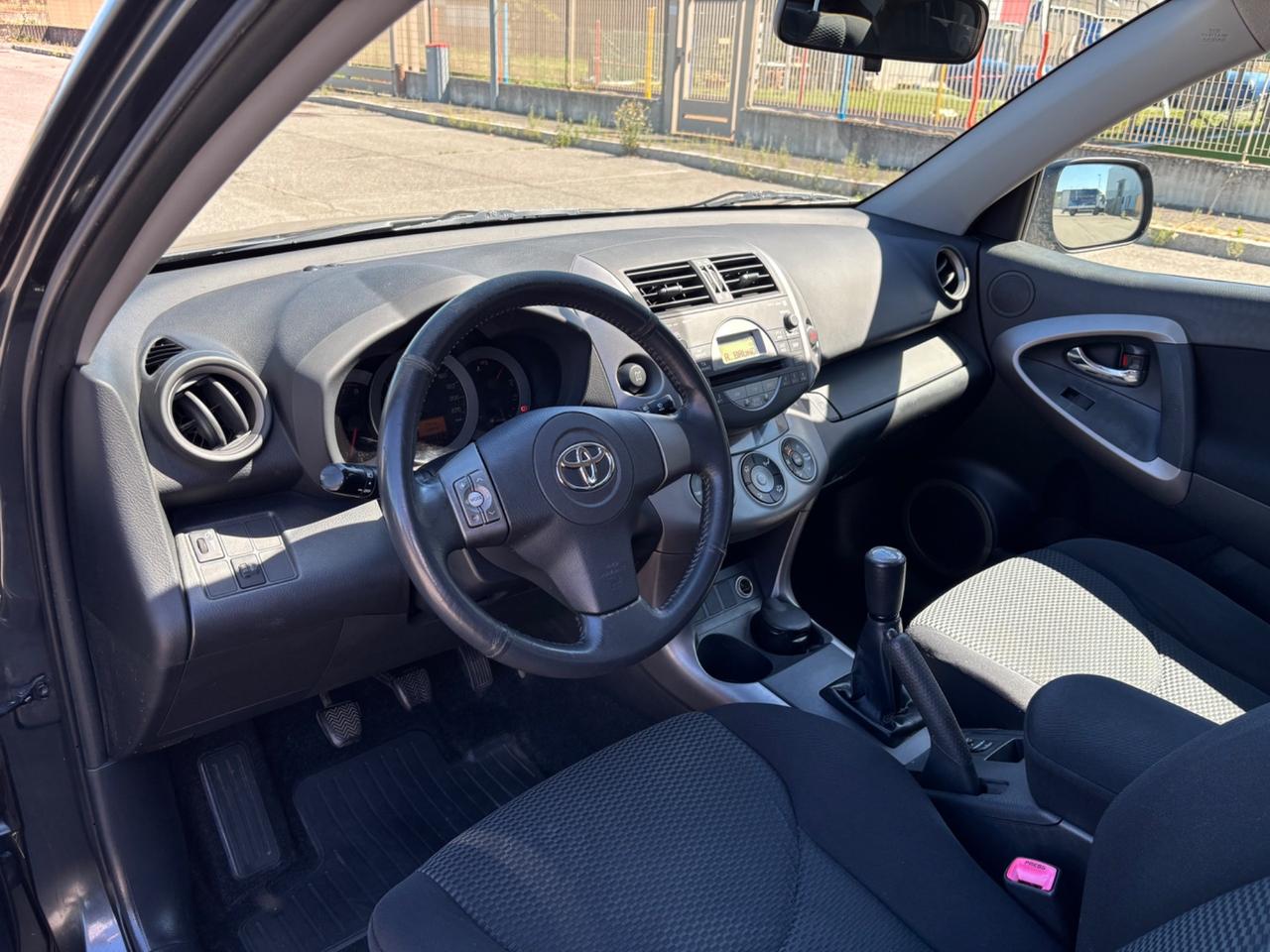 Toyota RAV4 2.0 Luxury, UNI PRO, GARANZIA