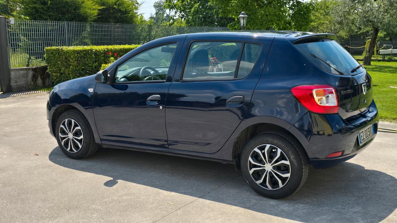 DACIA SANDERO GPL TENUTA MOLTO BENE