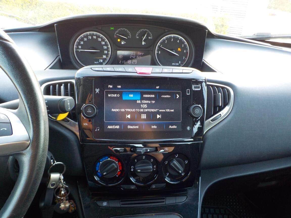 Lancia Ypsilon 1.0 FireFly 5 porte S&S Hybrid Ecochic Gold