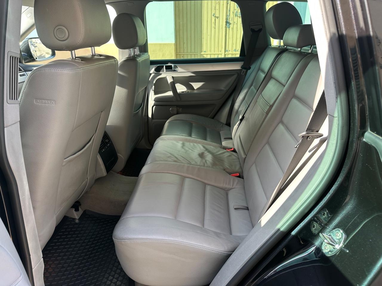 Volkswagen Touareg 3.0/240CV V6 TDI DPF tip. Exclusive