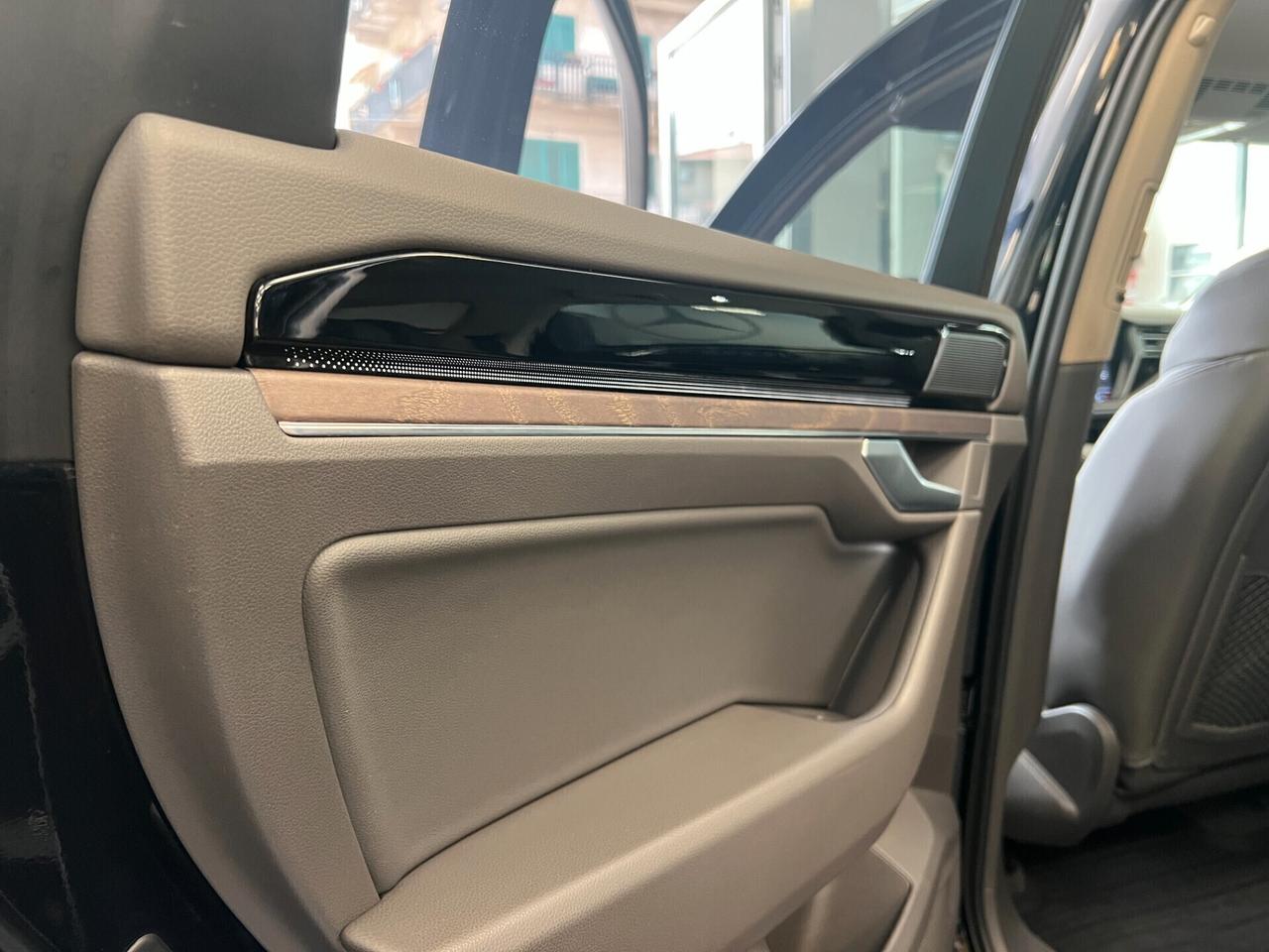 Volkswagen Touareg R LINE 3.0 V6 TDI 286 CV SCR