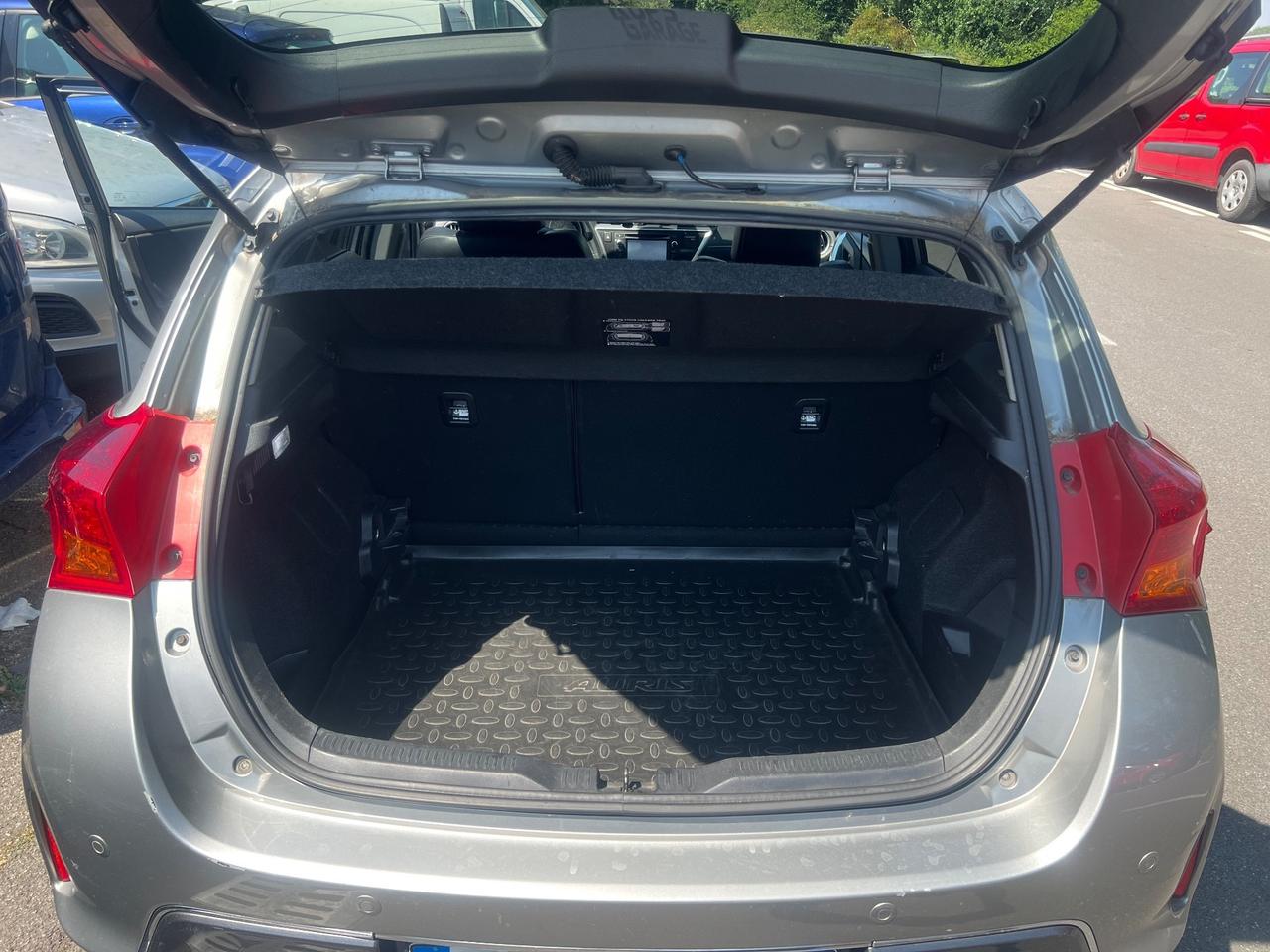 Toyota Auris 1.8 Hybrid Lounge
