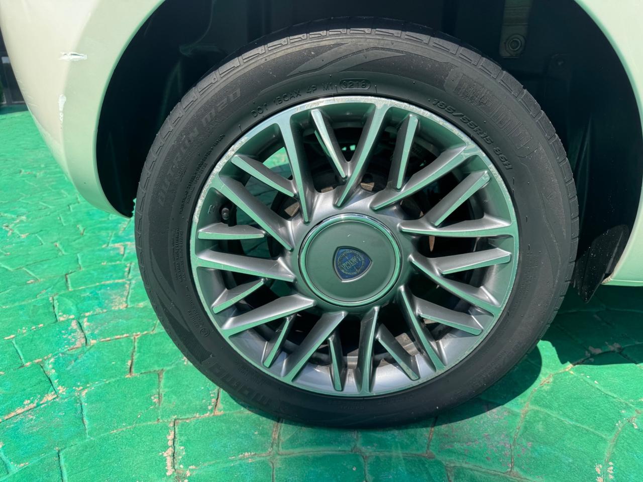 Lancia Ypsilon 1.2 69 CV 5 porte S&S Platinum