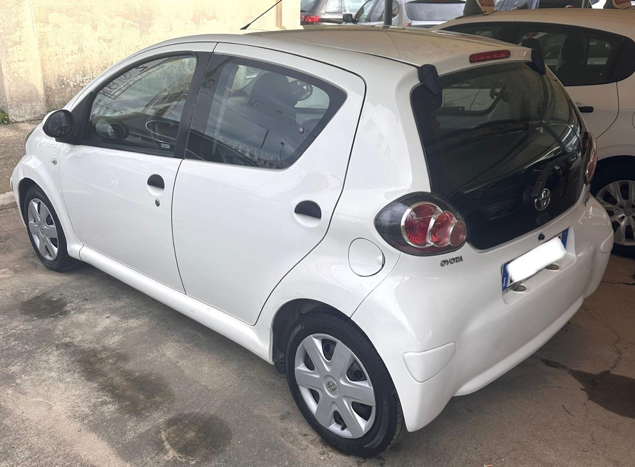 Toyota Aygo 1.0 12V VVT-i 5 porte Deep Ocean Connect