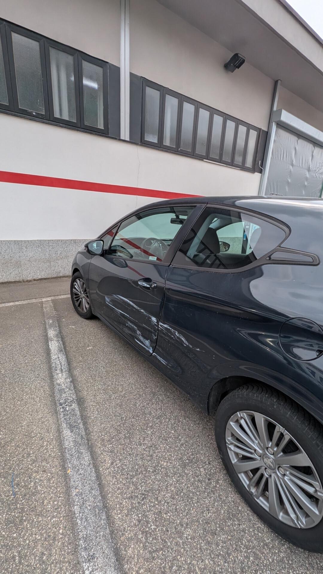 Peugeot 208 2016 1.2 benzina euro6b incidentata