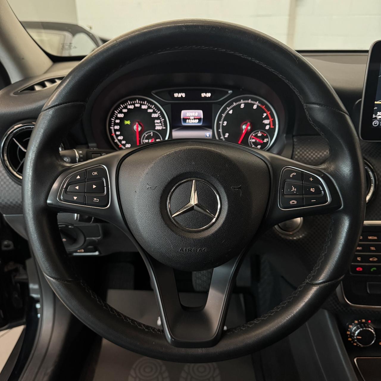 Mercedes-Benz GLA 180 sport 1.6cc 122cv Navi Clima OK Neopatentati