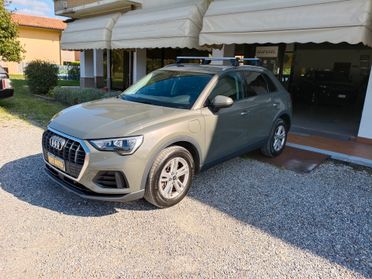Audi Q3 45 TFSI e S tronic Business Hybrid Plug-in