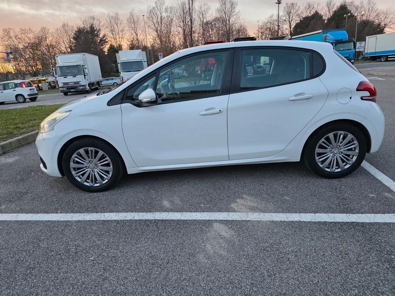 Peugeot 208 PureTech 82 5 porte Allure