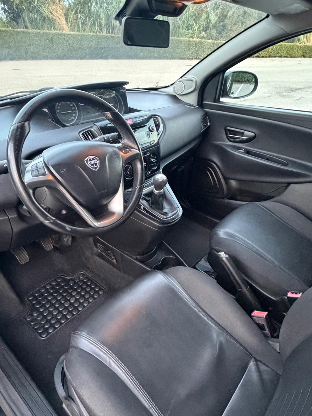 Lancia Ypsilon 1.3 MJT 95 CV 5 porte Platinum