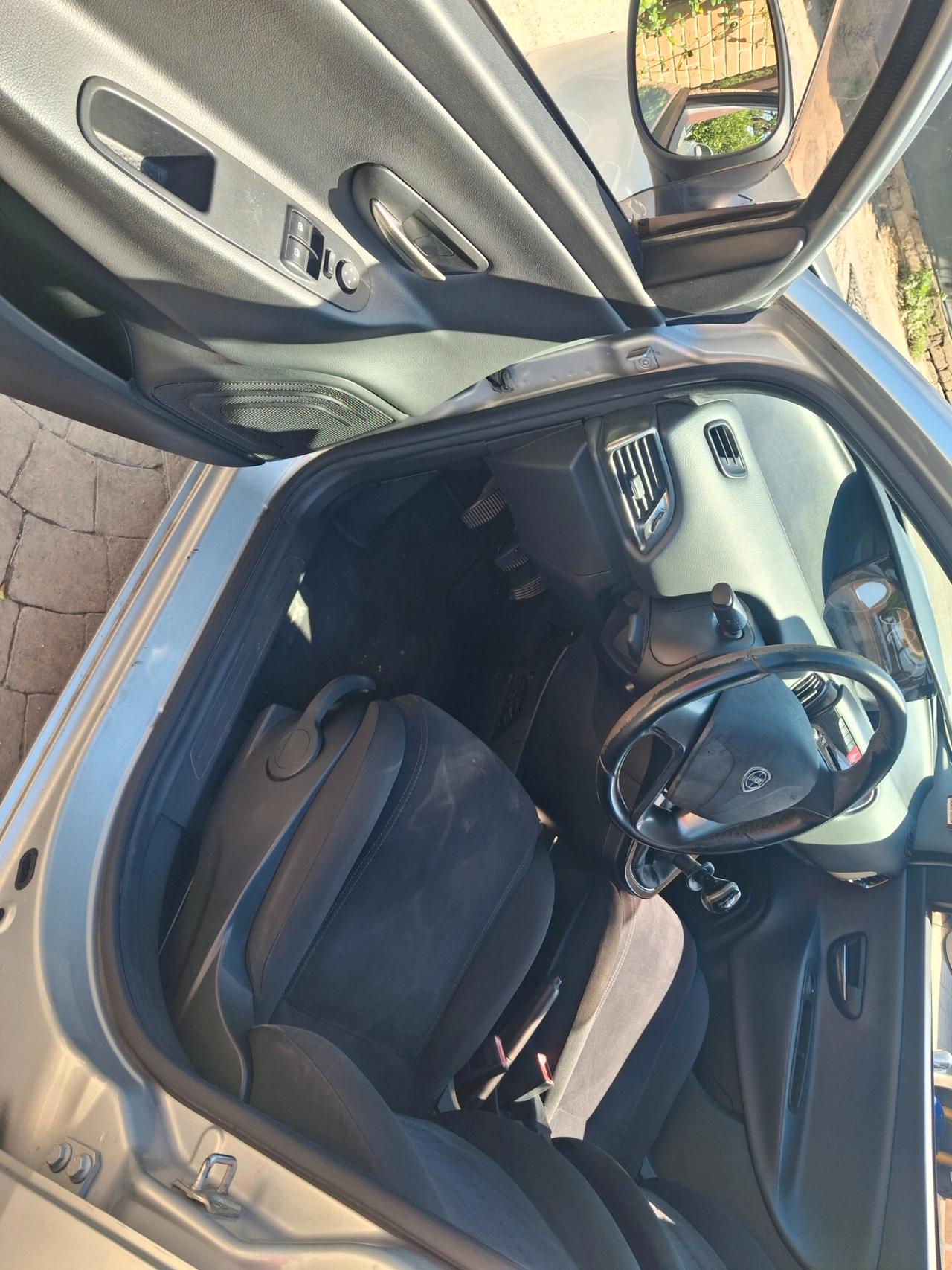 Lancia Ypsilon 1.2 69 CV 5 porte GPL Ecochic Silver