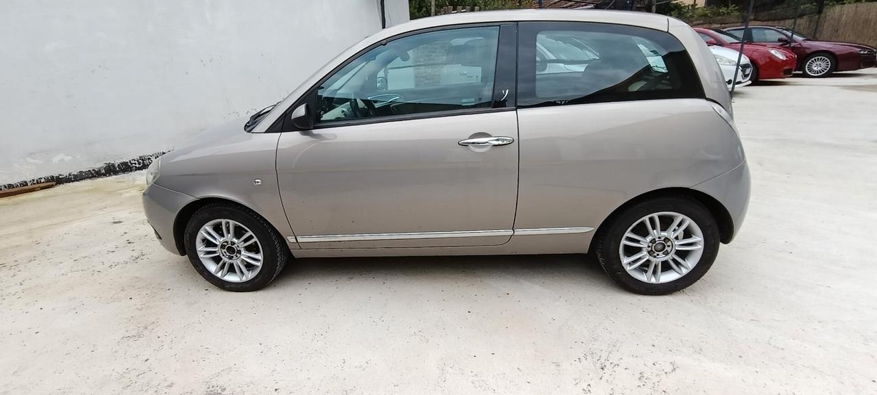 Lancia Ypsilon 1.4 16V
