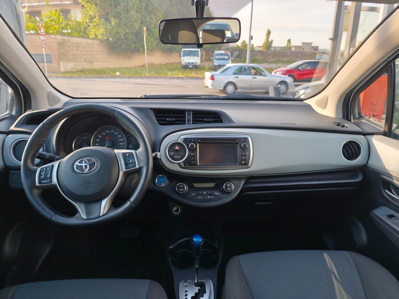 Toyota Yaris 1.5 Hybrid Lounge 07/2013