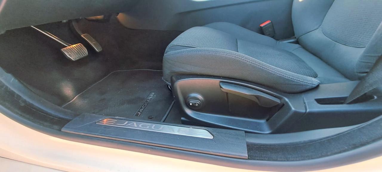 Jaguar XE 2.0 D 180 CV aut. Prestige Business Edition