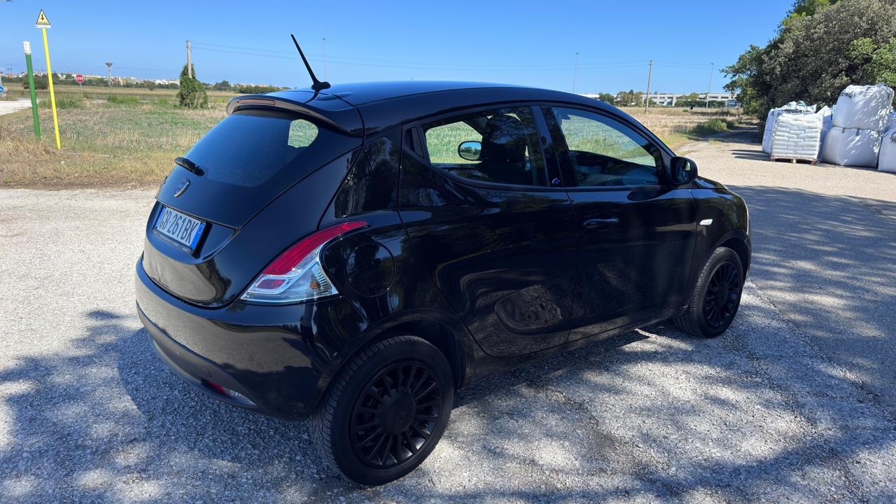 Lancia Ypsilon 1.2 69 CV 5 porte GPL Ecochic Monogram
