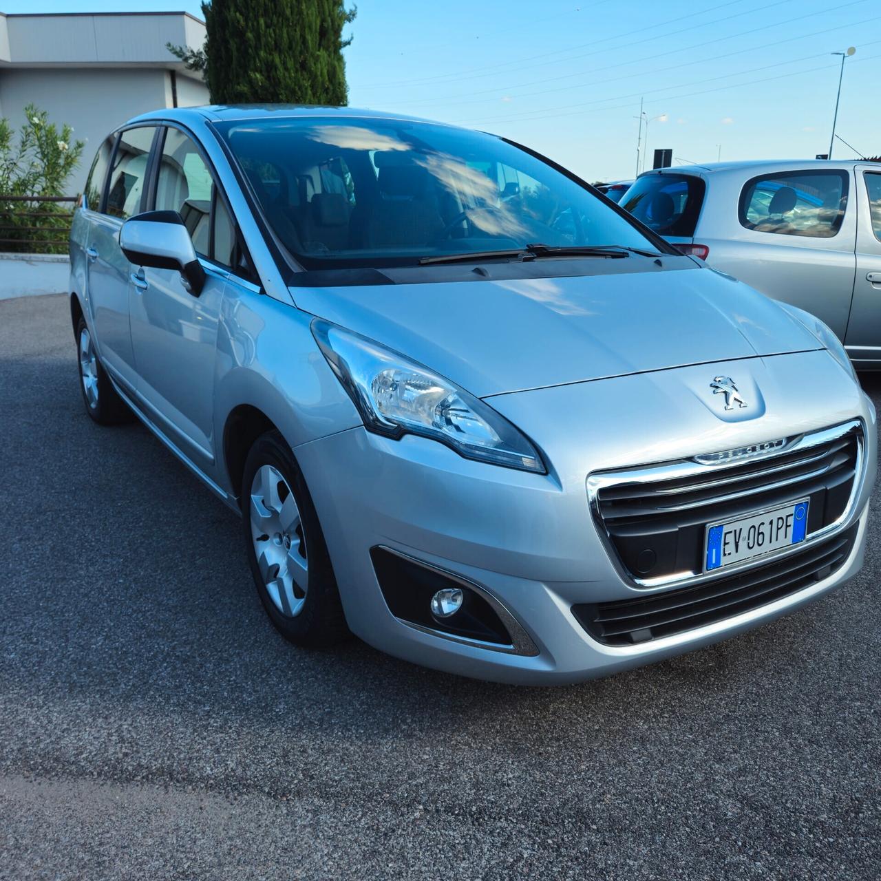 Peugeot 5008 1.6 HDi 115CV Business