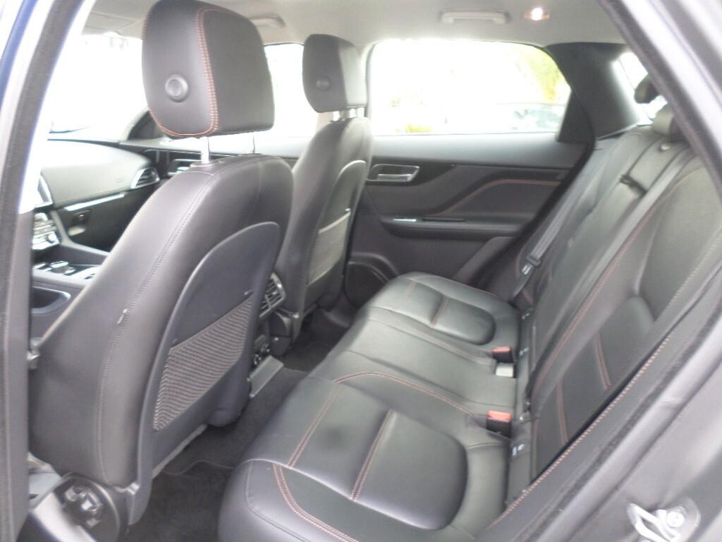 Jaguar F-Pace 2.0 D 180 CV AWD aut. Prestige