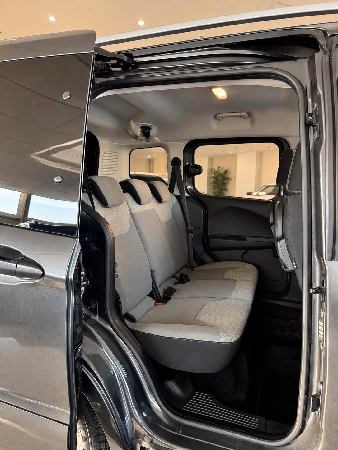 Ford Tourneo Courier 1.5 TDCI 75 CV Titanium