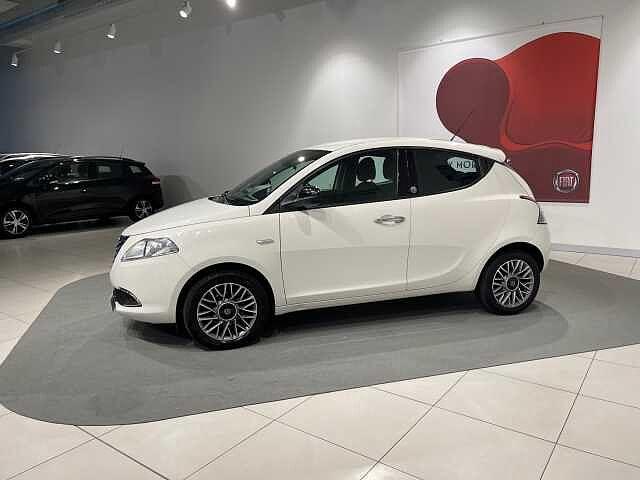 Lancia Ypsilon 1.2 69 CV 5 porte GPL Ecochic Gold (5 posti)