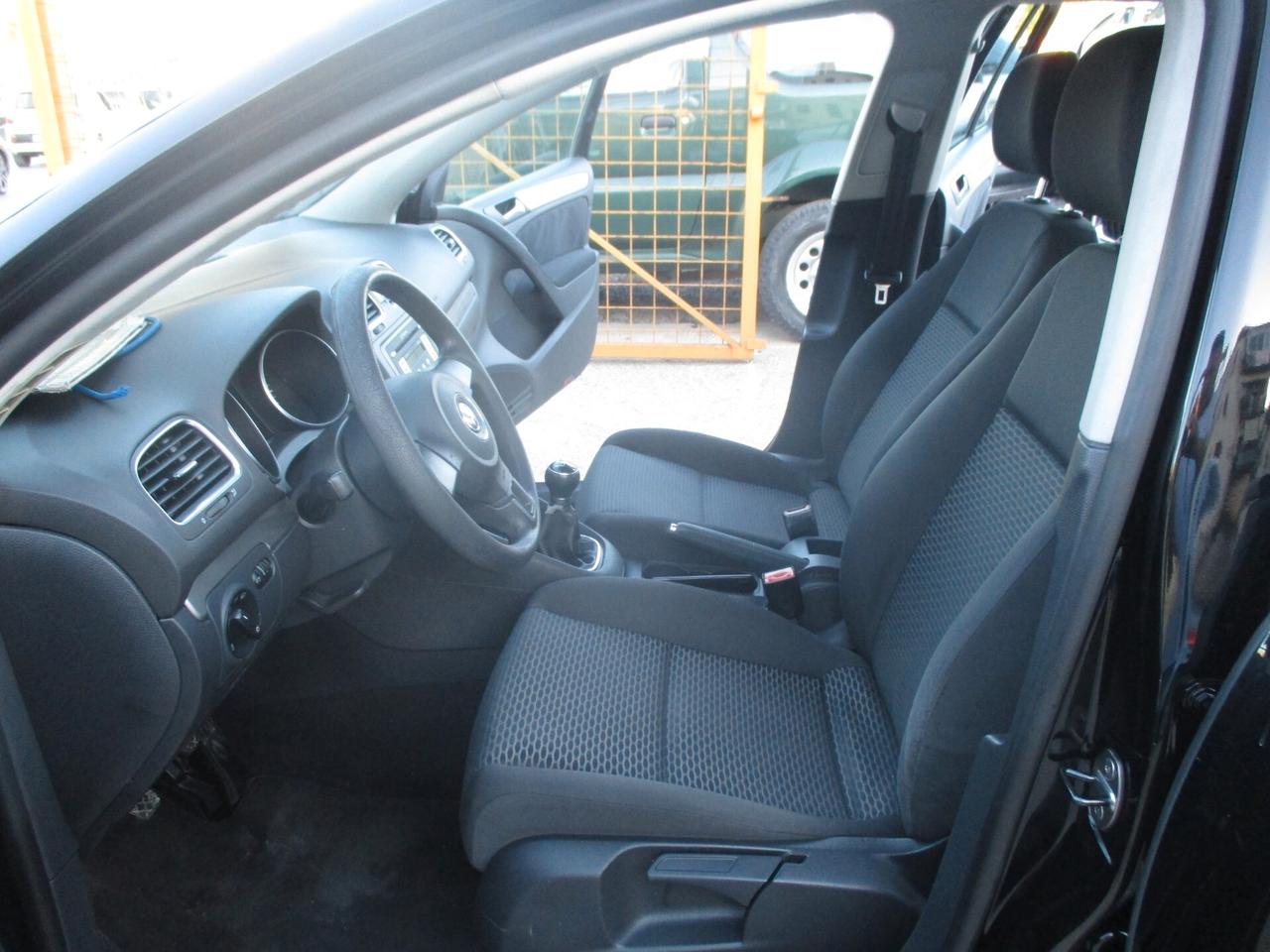 Volkswagen Golf 1.6 TDI MOLTO BELLA 2012