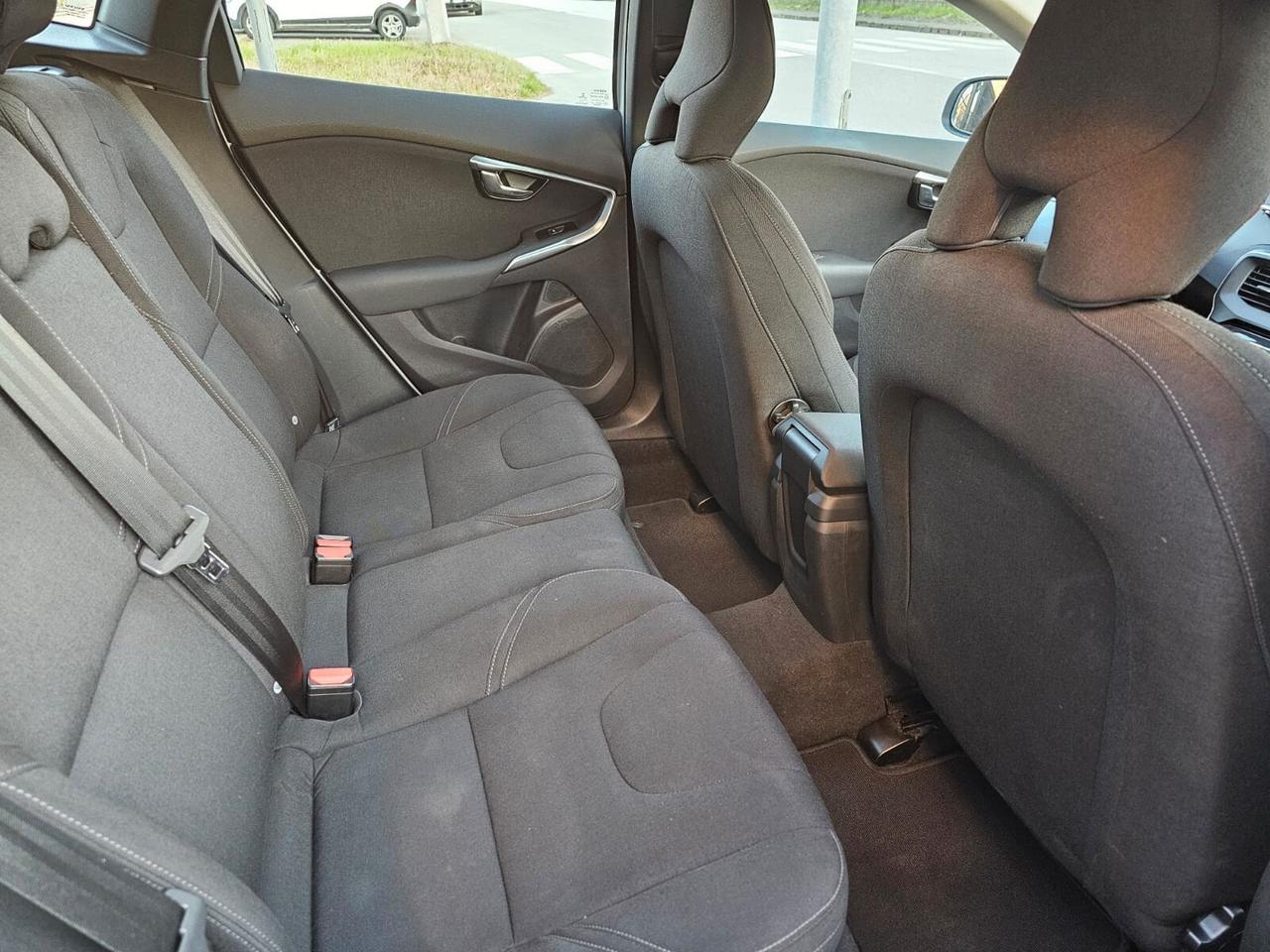 Volvo V40 2.0 D2 120cv Cross Country*Geartronic*Business*Navi*Pdc*Euro6*