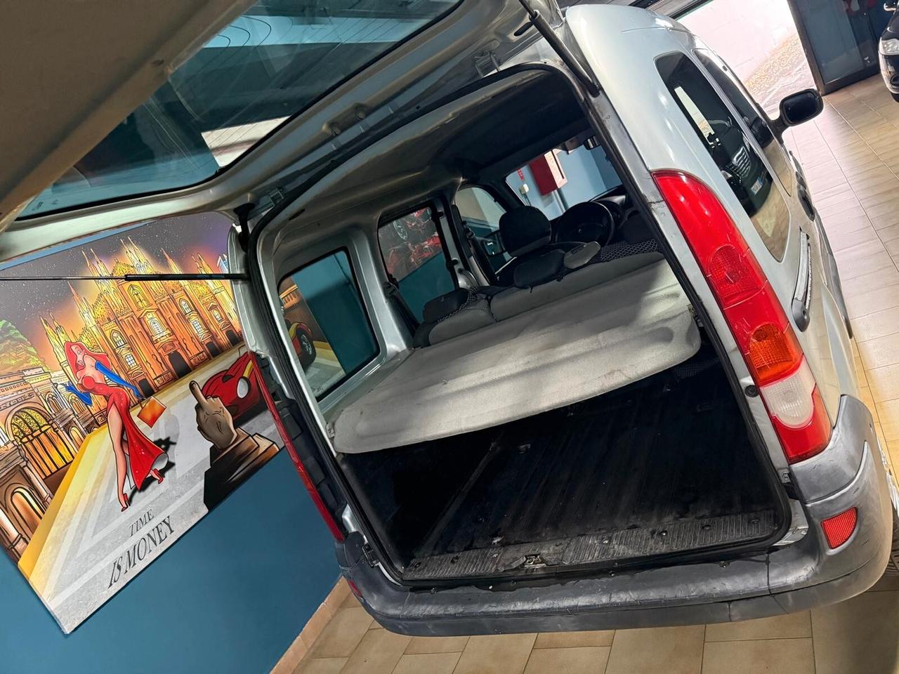 KANGOO BENZINA! ENTRA DENTRO MILANO