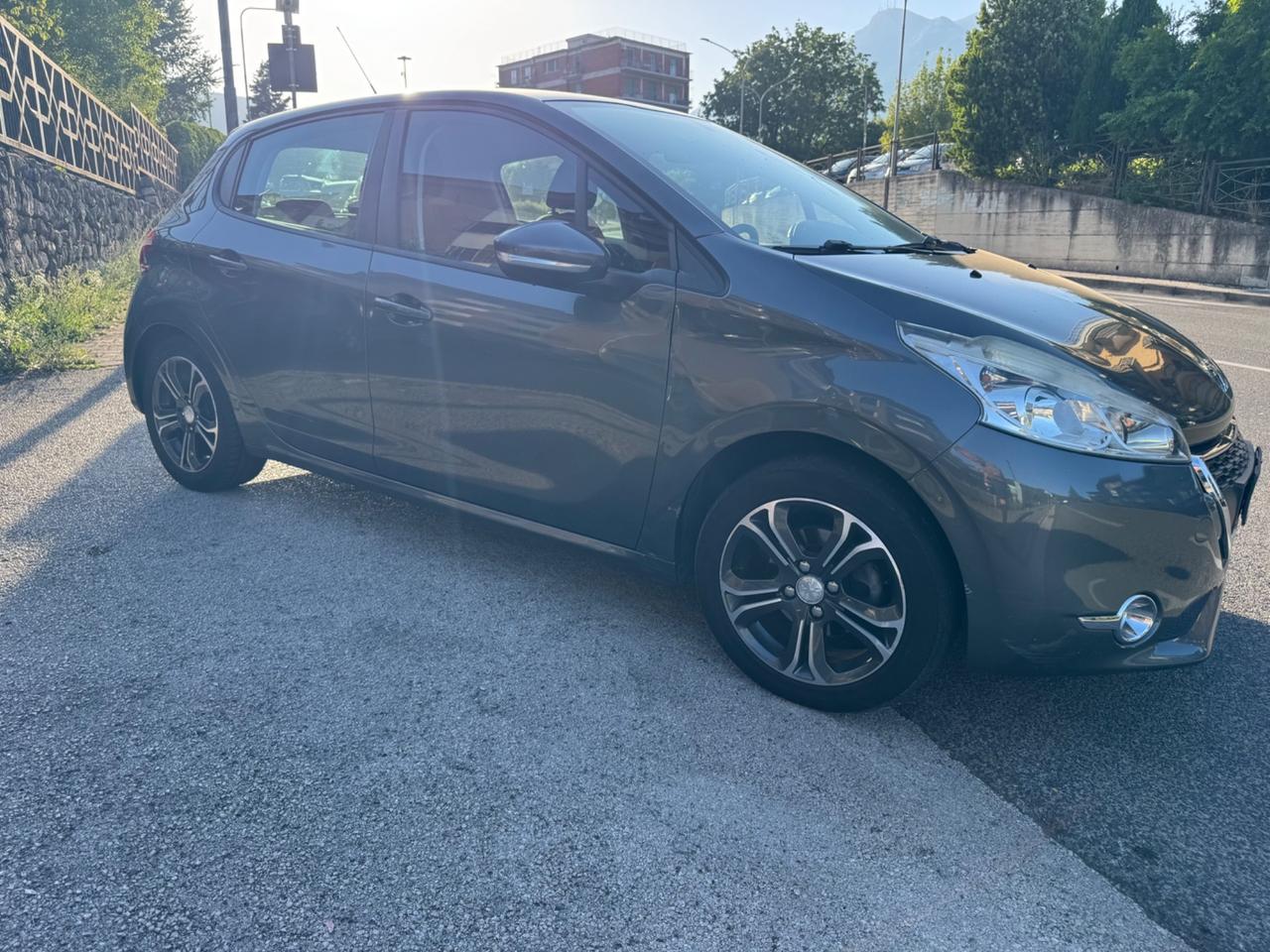 Peugeot 208 1.4 HDi 68 CV 5 porte Allure