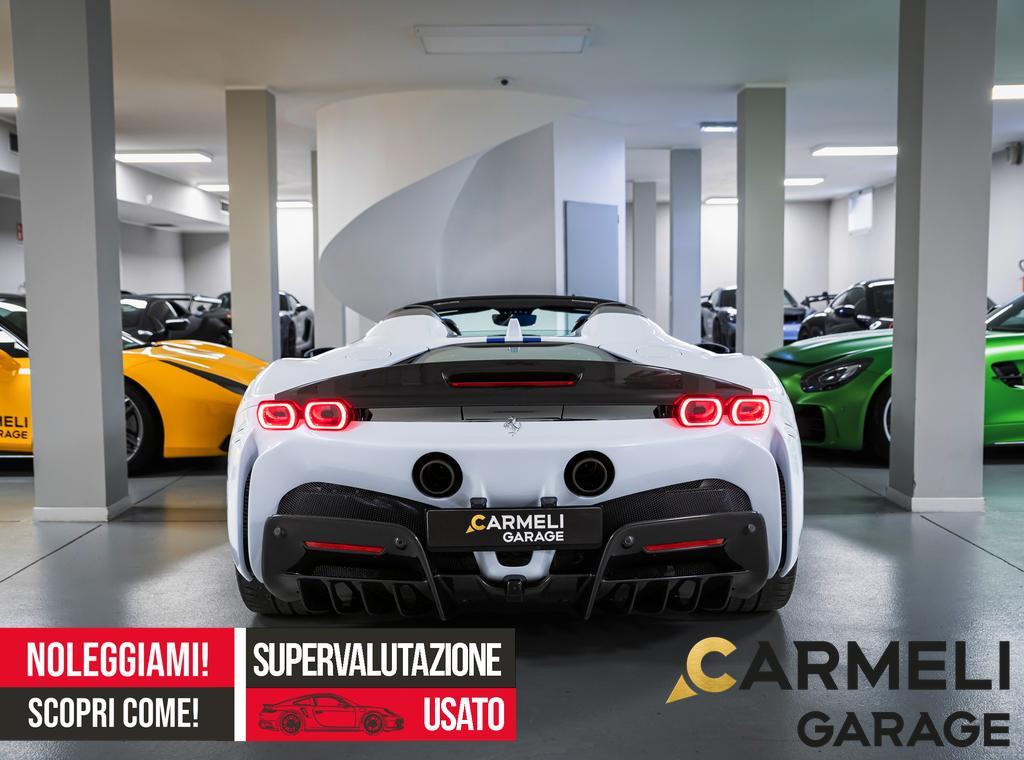 Ferrari SF90 Spider IVA ESPOSTA-TAYLOR MADE-BIANCO MOTOMI-BLU DOTTORE