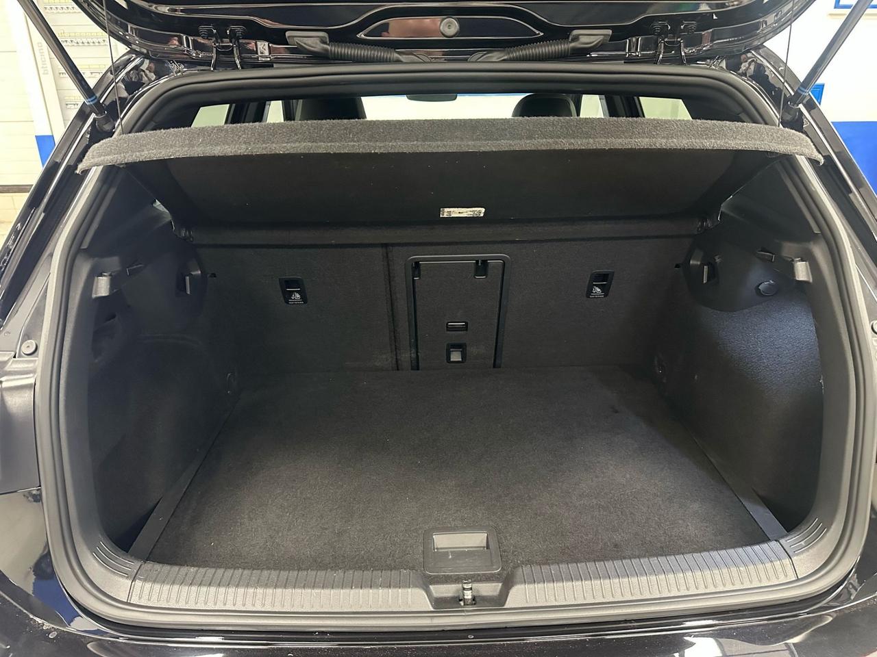 Volkswagen Golf 2.0 TDI 150 CV DSG SCR R-Line