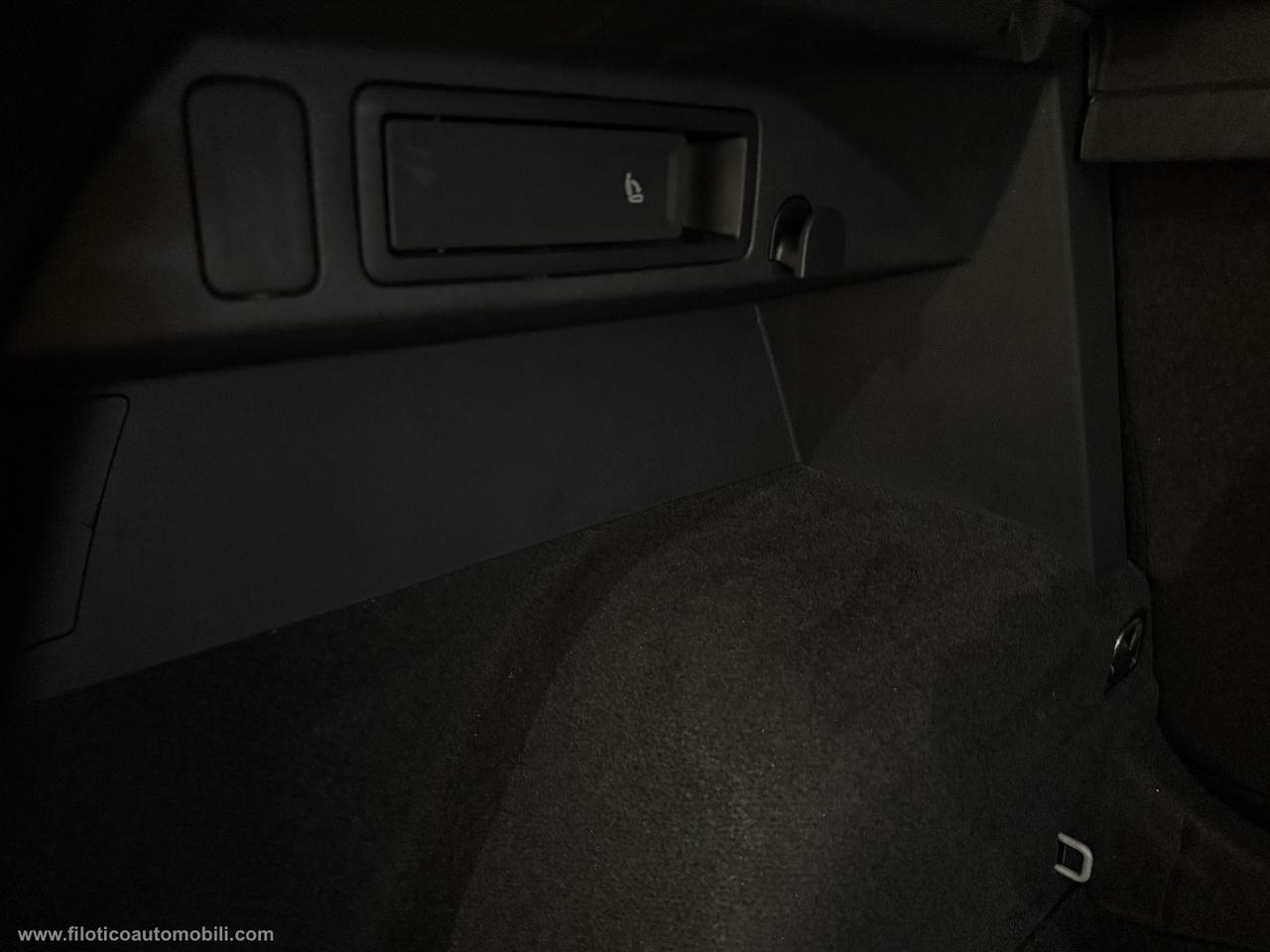 VOLKSWAGEN Tiguan 2.0 TDI 150CV SCR DSG Life FARI FULL LED - CONDIZIONI ECCELLENTI