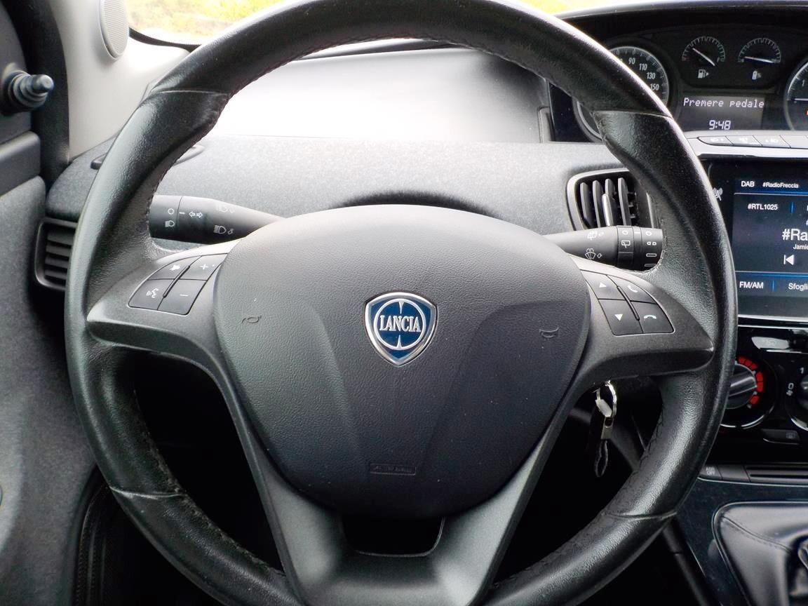 Lancia Ypsilon 1.0 FireFly 5 porte S&S Hybrid Ecochic Silver