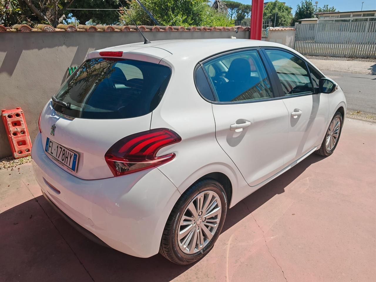 Peugeot 208 PureTech 82 5 porte Allure