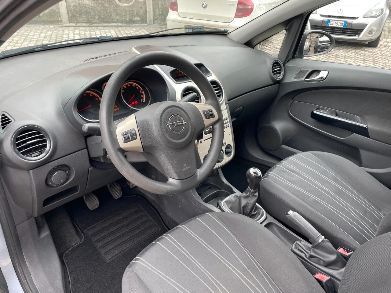 Opel Corsa 1.2 5 porte Cosmo