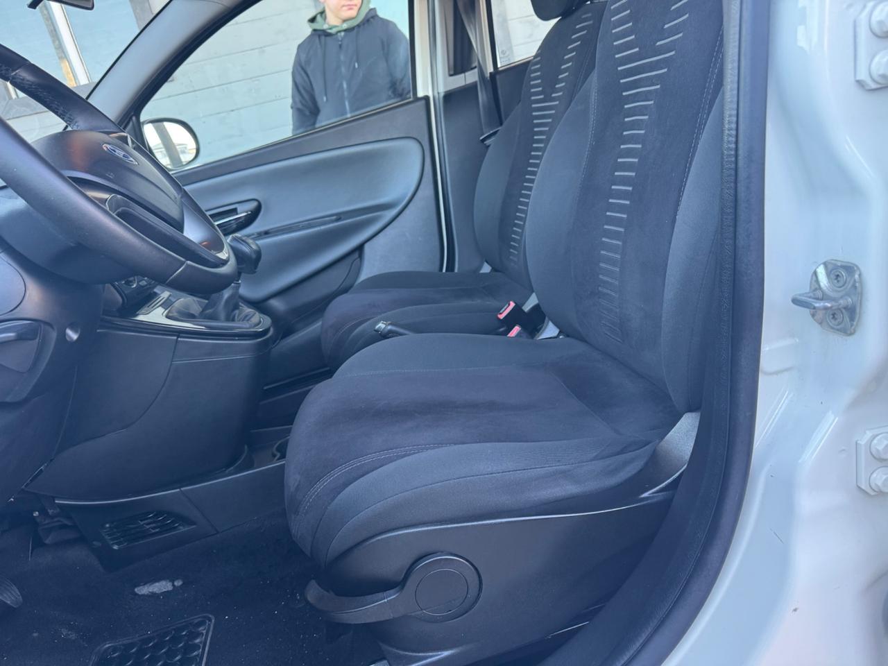 Lancia Ypsilon 1.3 MJT 16V 95 CV 5 porte S&S Silver