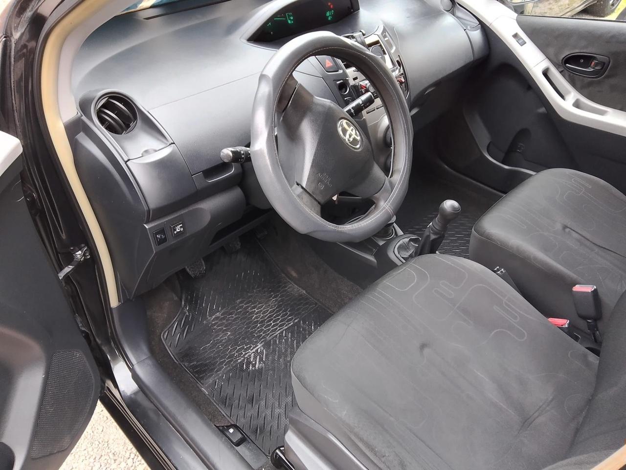 Toyota Yaris 1.0 5 porte anno 2010