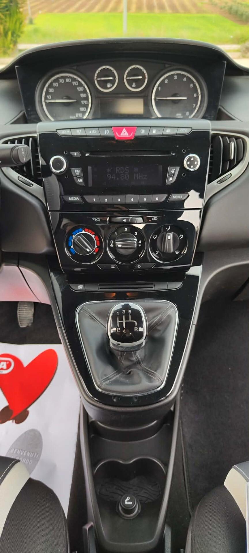 Lancia Ypsilon 0.9 TwinAir 85 CV 5 porte Metano Ecochic Elefantino