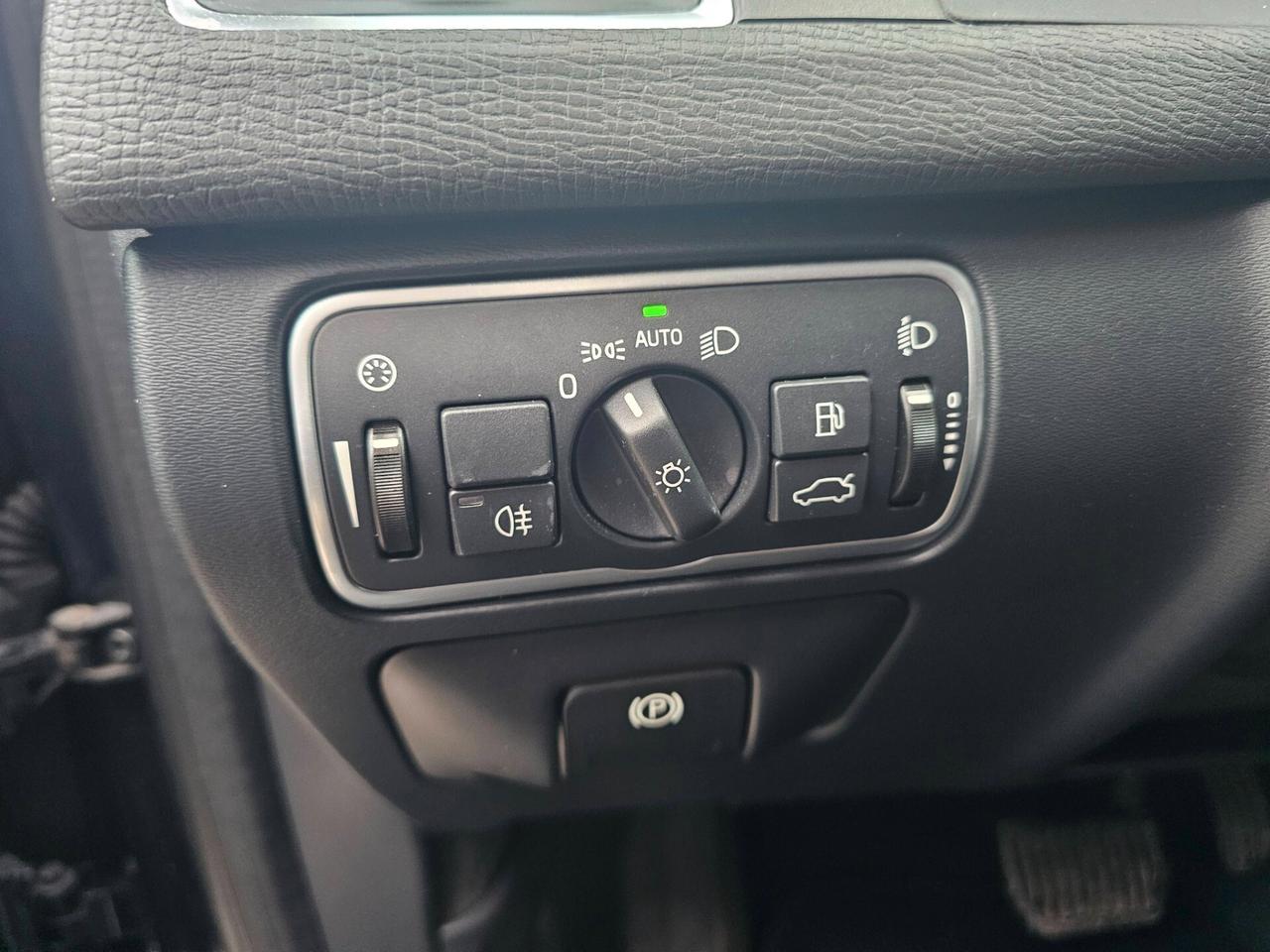 VOLVO XC60 2.0D 150CV BUSINESS AUTOCARRO N1 5 POSTI