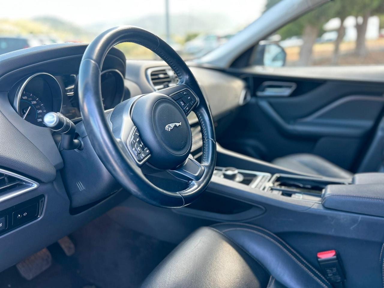 Jaguar F-Pace 2.0 D 180 CV Prestige