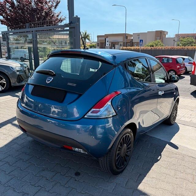 Lancia Ypsilon 1.0 FireFly 5 porte S&S Hybrid Ecochic A. Ferretti
