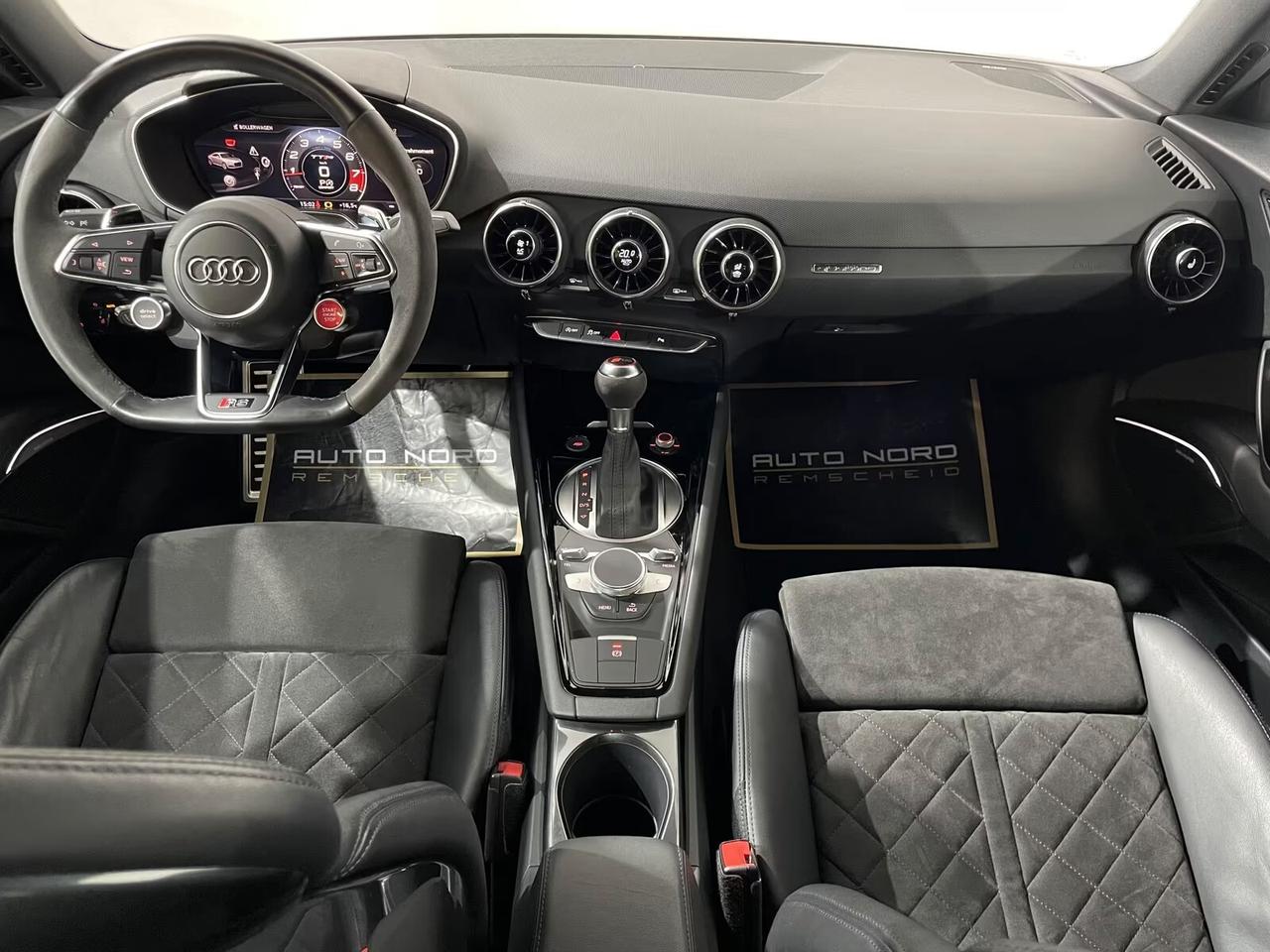 Audi TT RS 2.5 TFSI quattro scarico sportivo telecamera