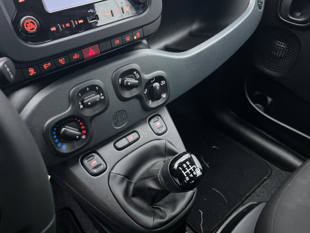 Fiat Panda 1.0 FireFly S&S Hybrid KM 19.200 SENSORI DI PARCHEGGIO