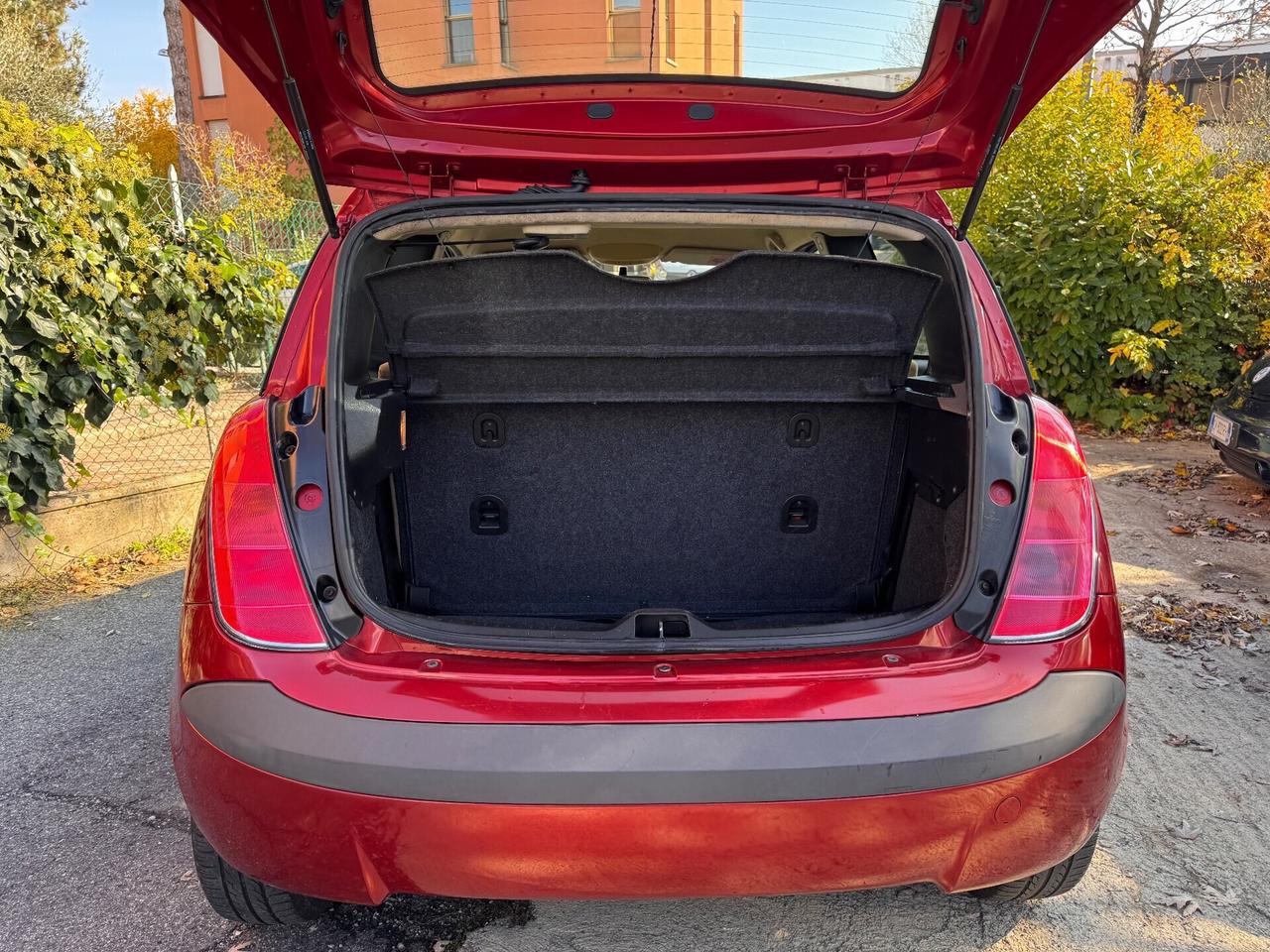 Lancia Ypsilon 1.2 16V Platino