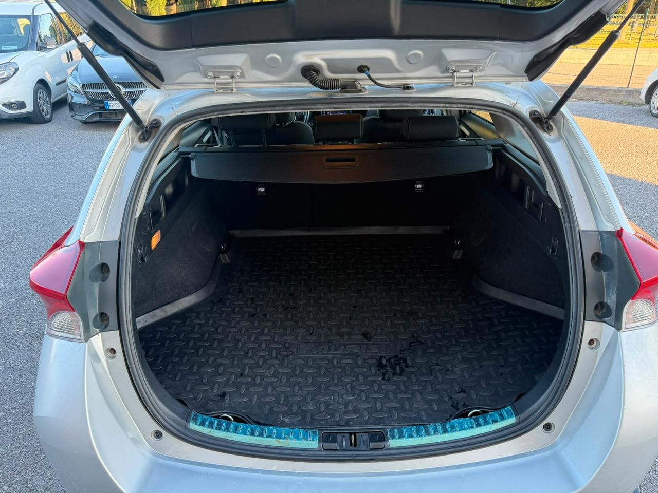 Toyota Auris Touring Sports 1.8 Hybrid Lounge