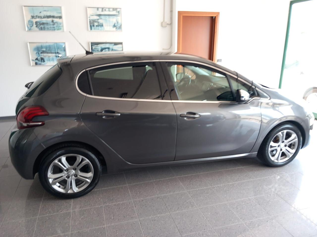 Peugeot 208 PureTech 82 Stop&Start 5 porte Signature