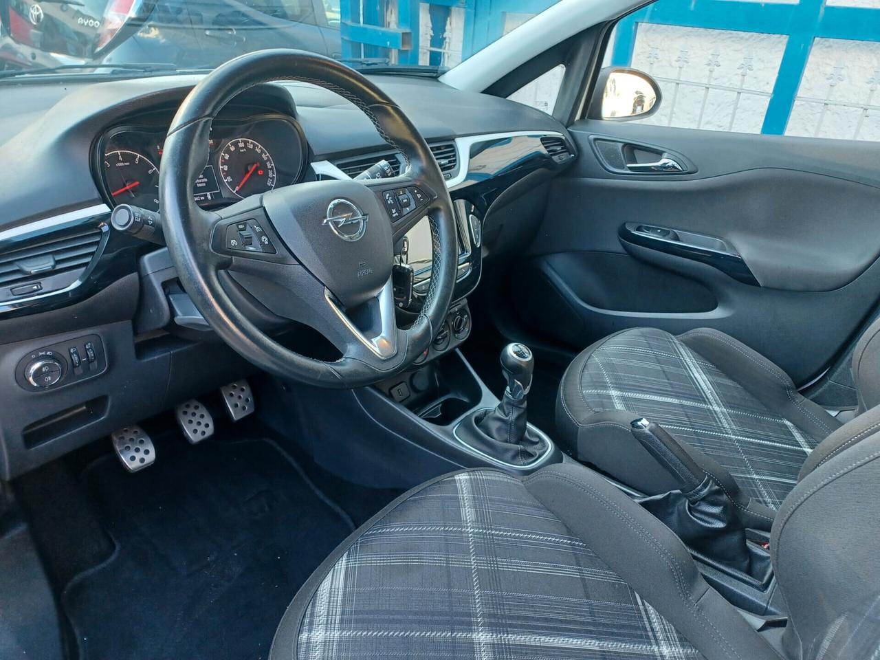 Opel Corsa 1.2 5 porte ANNO 2016 solo 69000 km