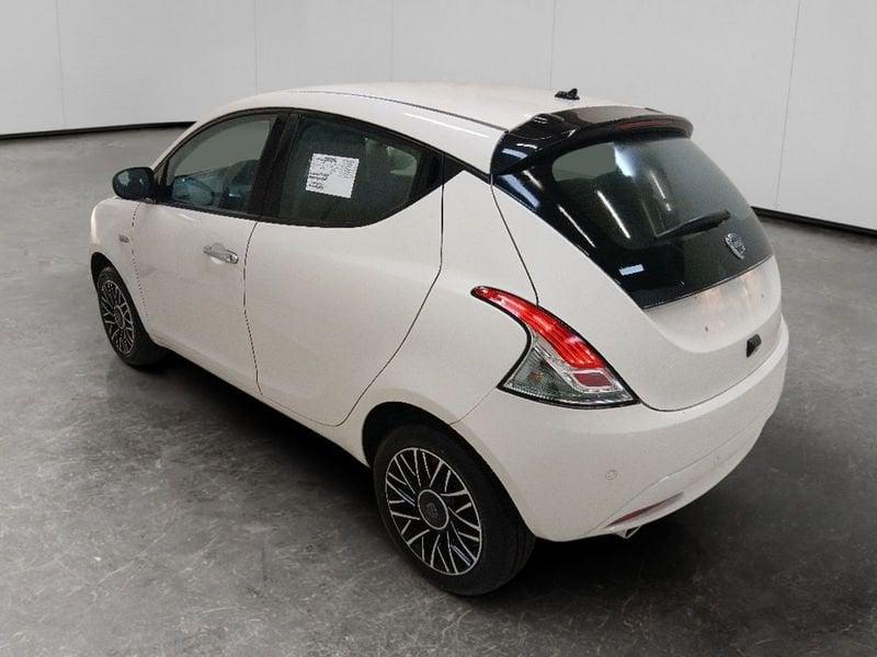 Lancia Ypsilon 1.0 firefly hybrid Platino s&s 70cv