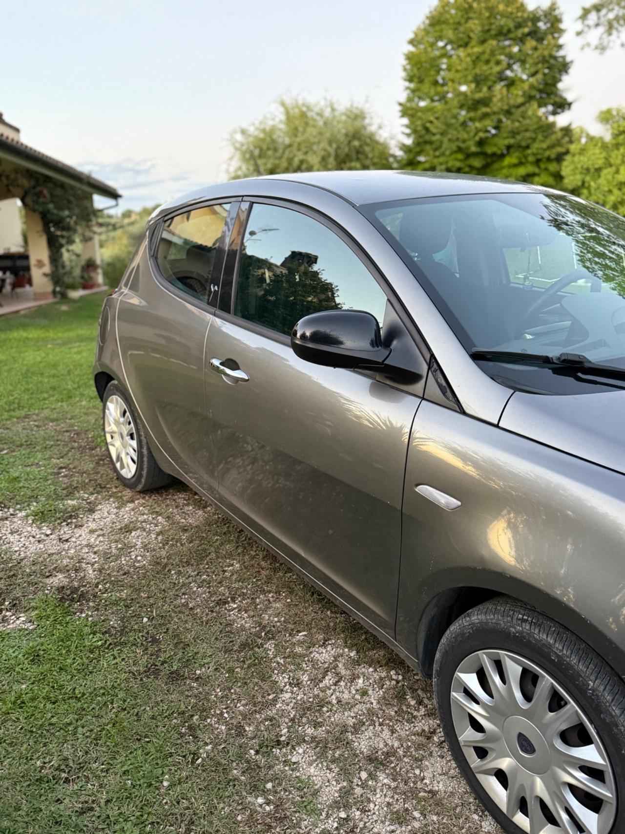 Lancia Ypsilon 1.2 69 CV 5 porte S&S Platinum