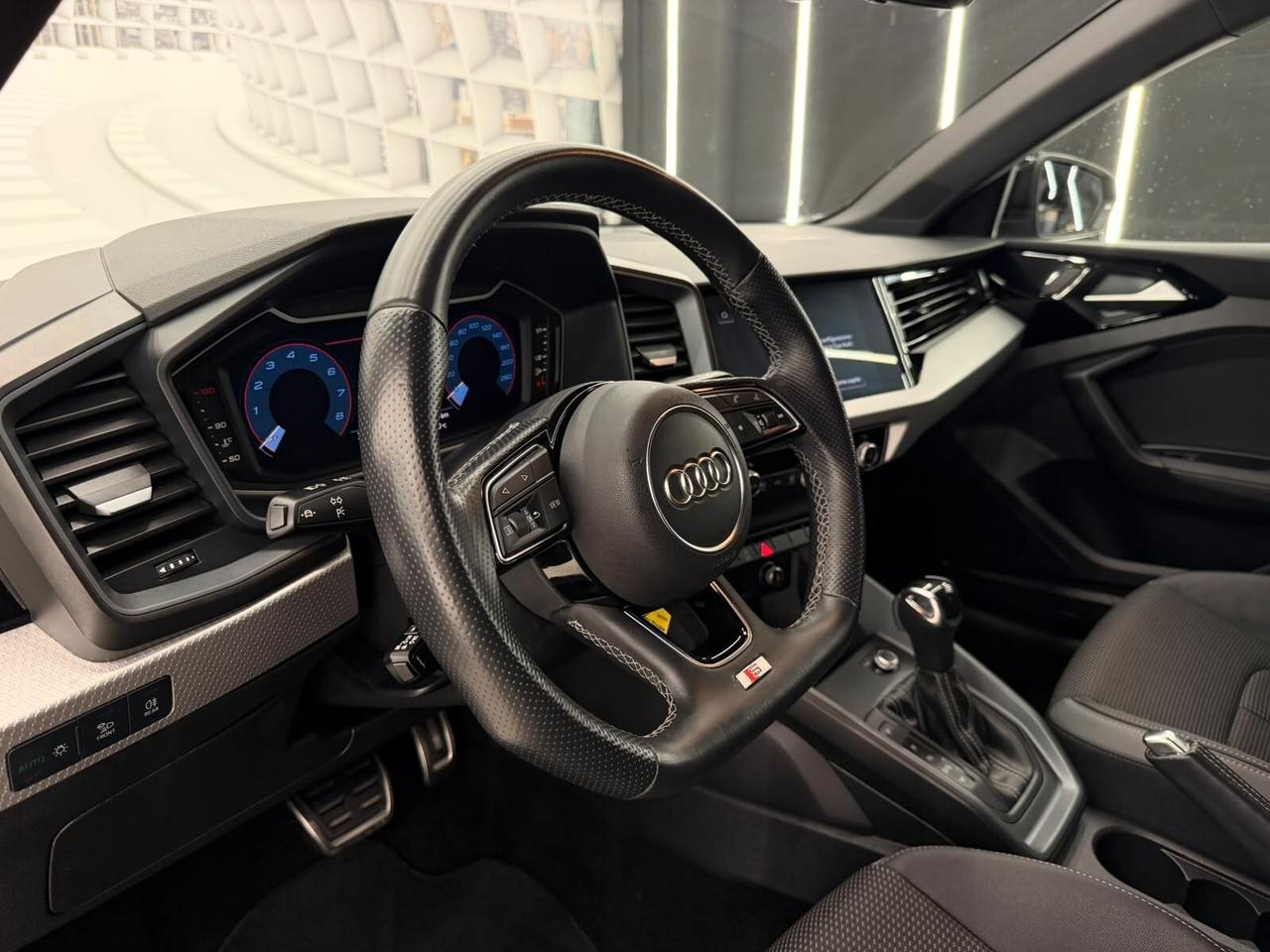Audi A1 3XS LINE-S TRONIC-110CV-NEOPATENTATI-AUTOMATICA-KM CERTIFICATI-12MESI GARANZIA-PERMUTE