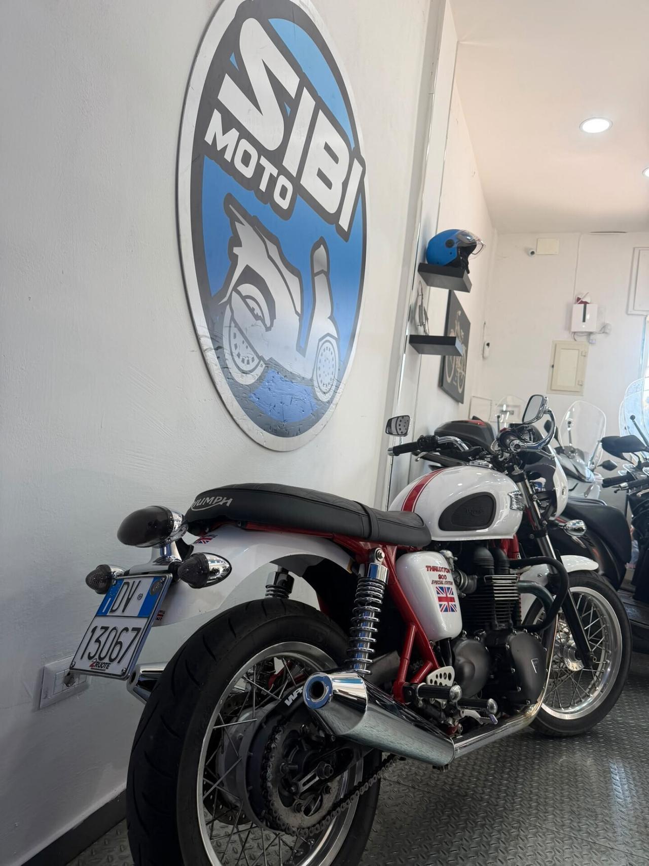 Triumph Thruxton 900