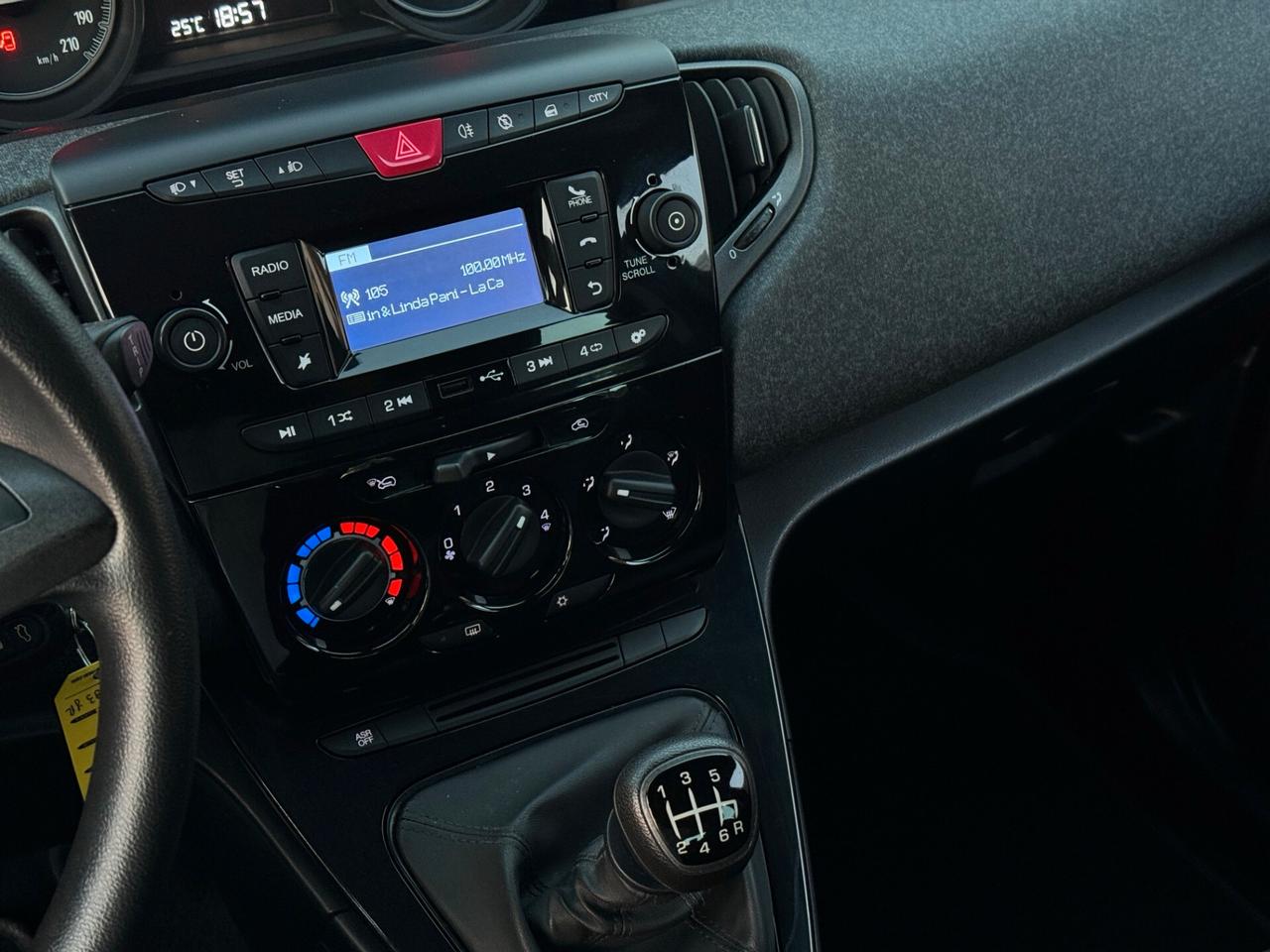 Lancia Ypsilon 1.0 FireFly 5 porte S&S Hybrid Ecochic Gold 70 cv