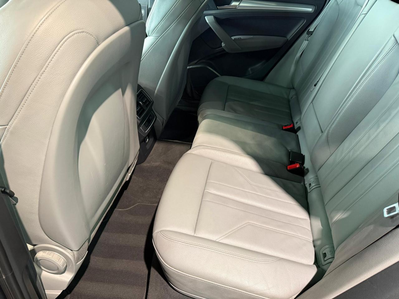 Audi Q5 2.0 TDI quattro S -LINE